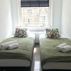 https://rafael-room-in-amsterdam.amsterdamhotelsnl.com